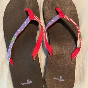 Sanuk flip flops. Size 9